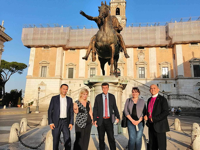 تكريم البروفيسور فواد عودة بجائزة كارتاجينيه الدولية في مقر بلدية روما